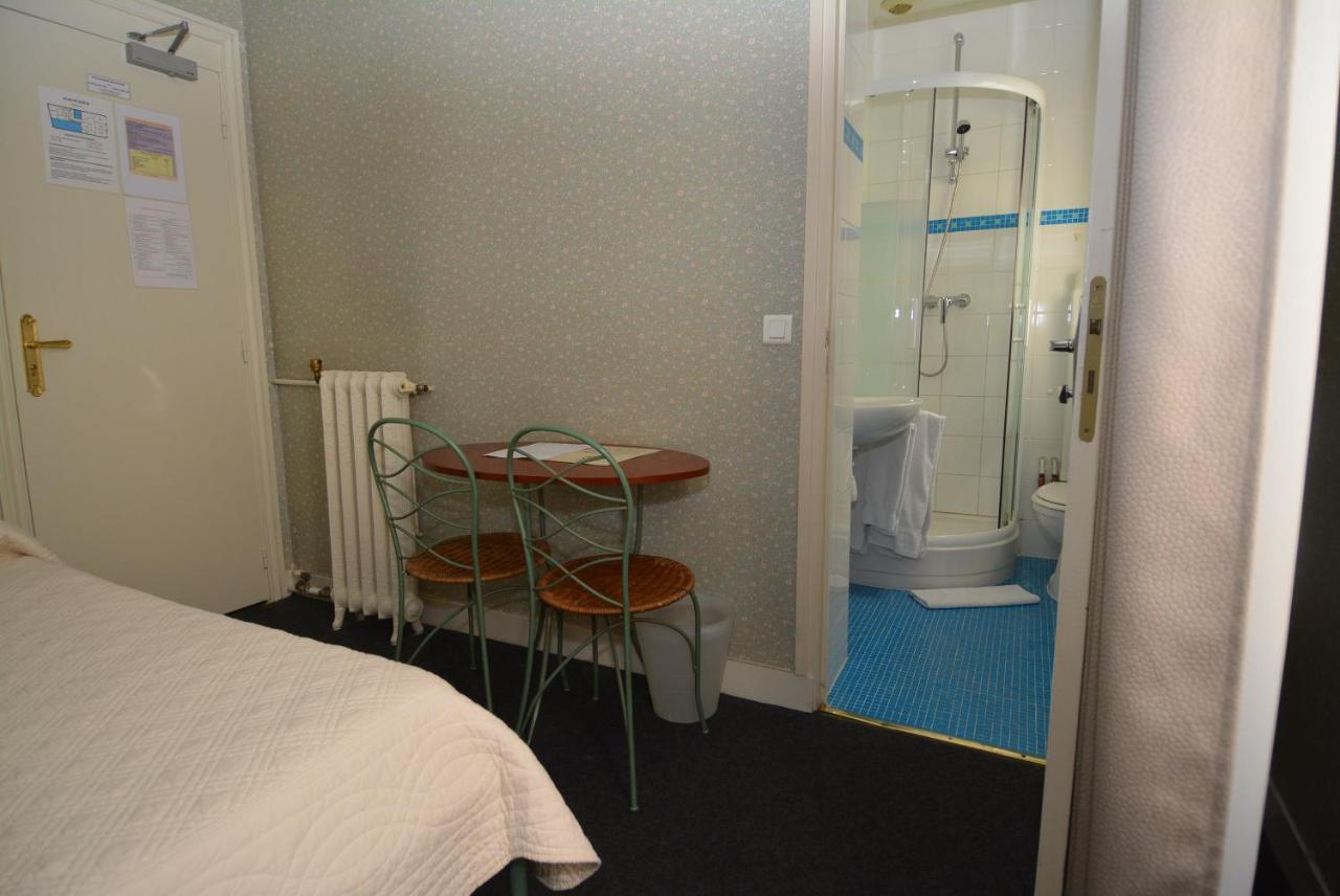 Doppelzimmer mit eigener Dusche und WC